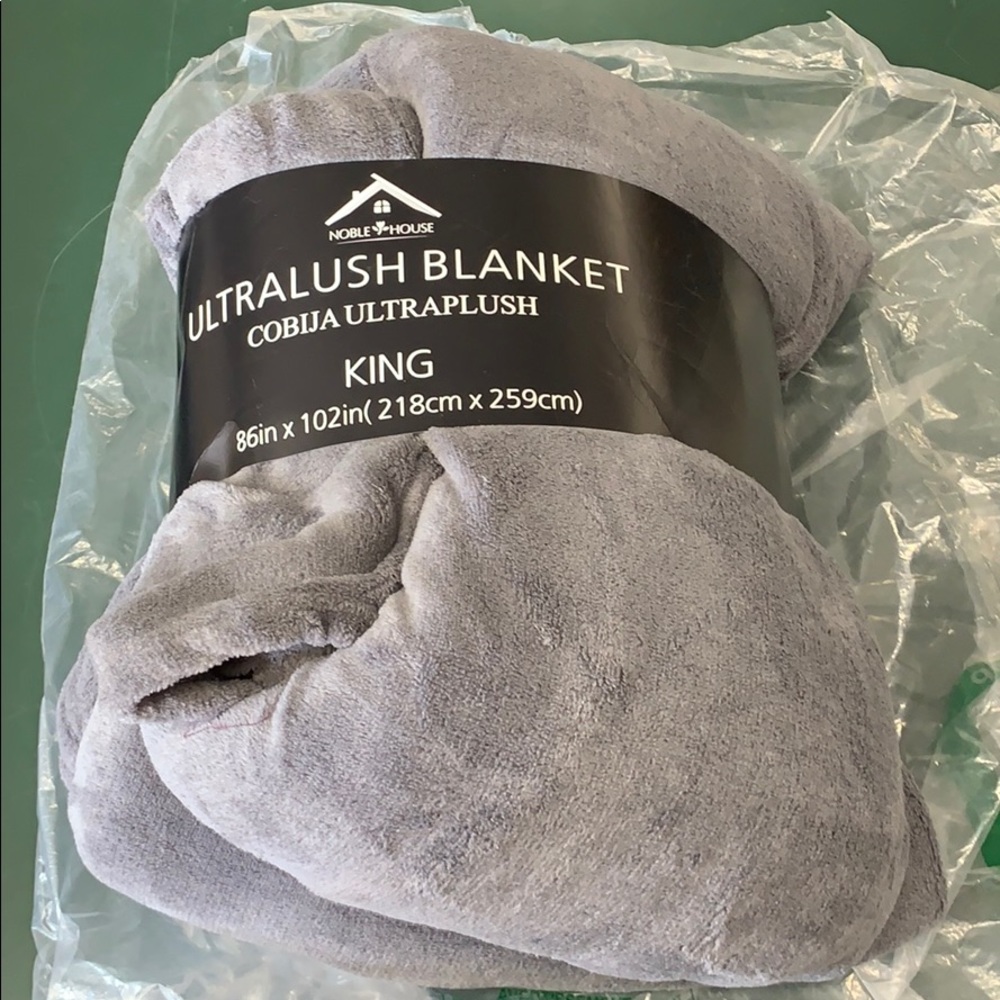 Super soft king size plush throw